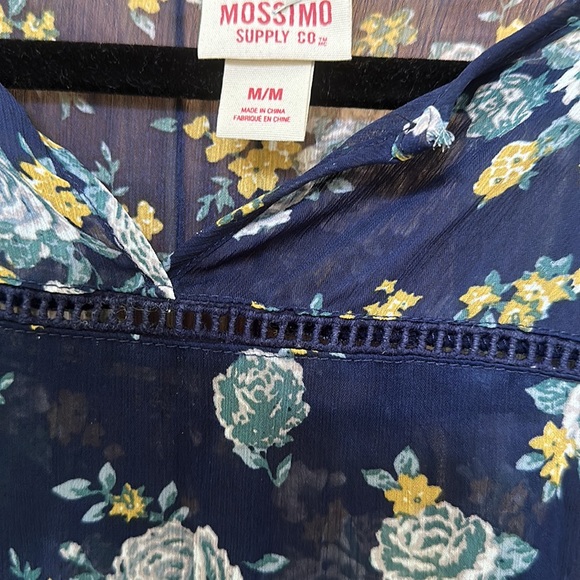 Sheer floral top - Picture 2 of 5